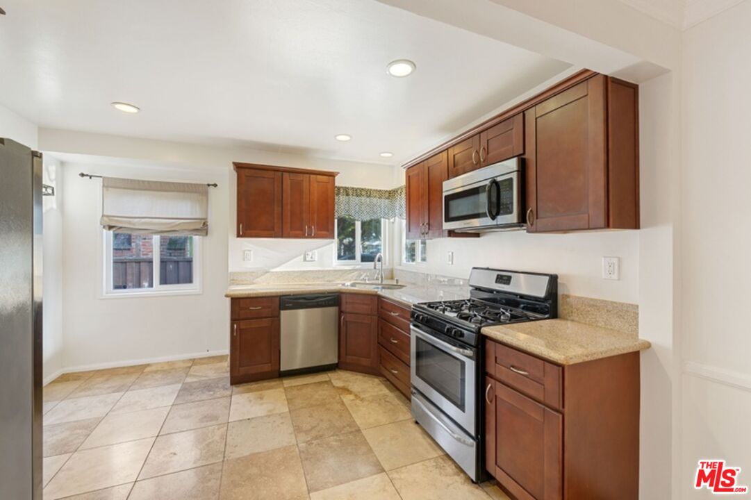 4348 Globe Ave