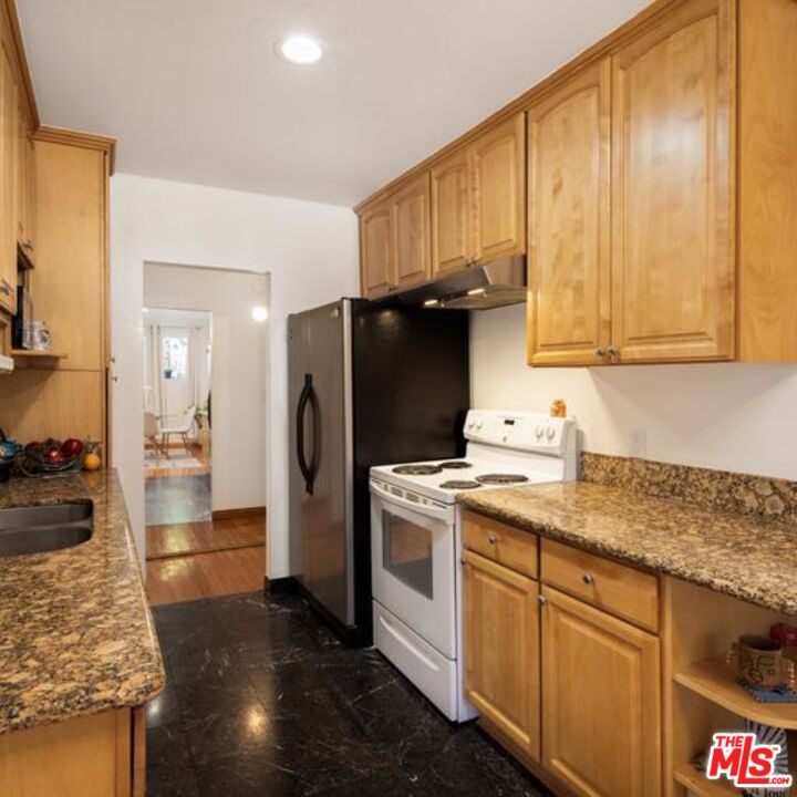 1735 N Fuller Ave Unit: 226