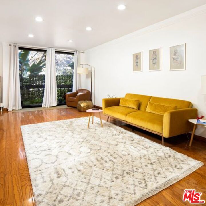 1735 N Fuller Ave Unit: 226