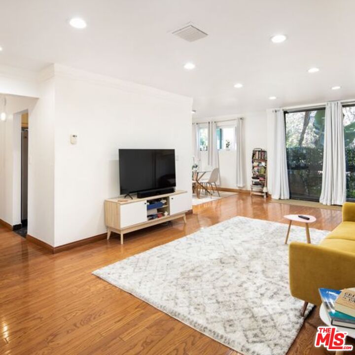 1735 N Fuller Ave Unit: 226