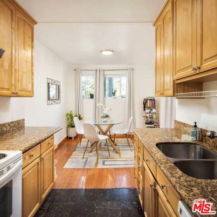 1735 N Fuller Ave Unit: 226