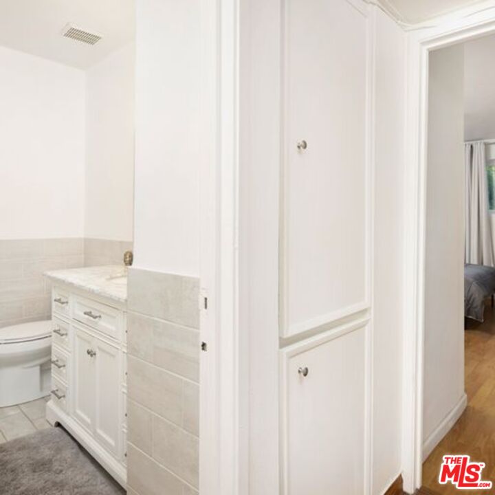 1735 N Fuller Ave Unit: 226
