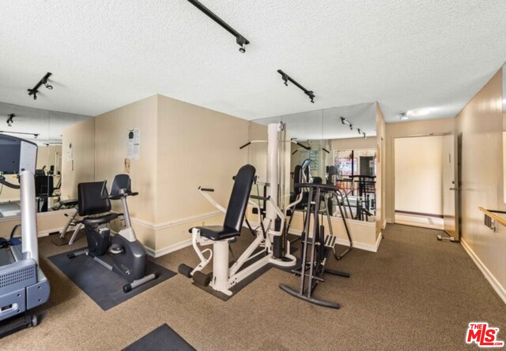 1735 N Fuller Ave Unit: 226