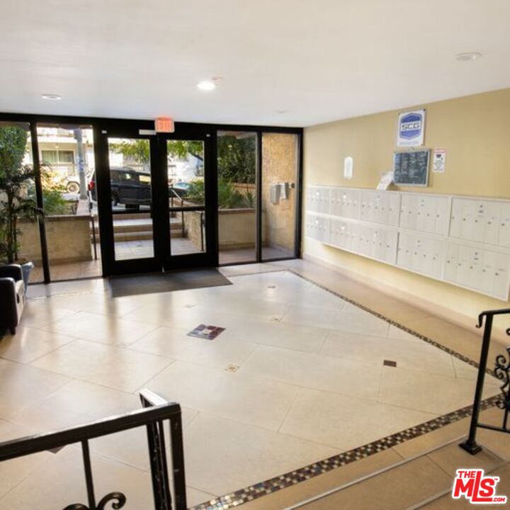 1735 N Fuller Ave Unit: 226