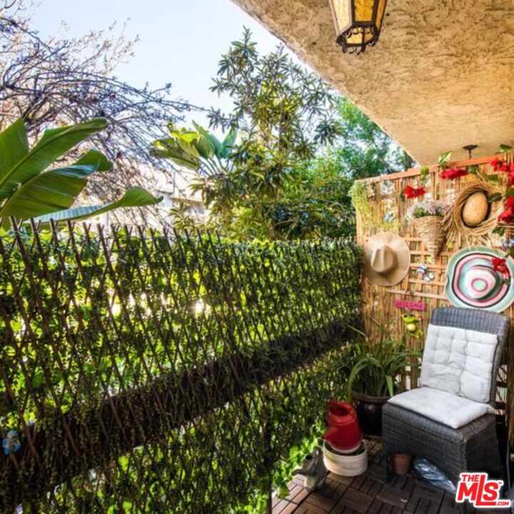 1735 N Fuller Ave Unit: 226