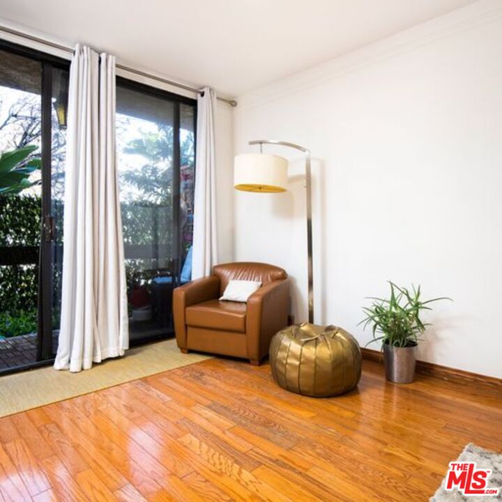 1735 N Fuller Ave Unit: 226