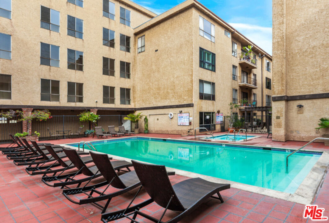 1735 N Fuller Ave Unit: 226