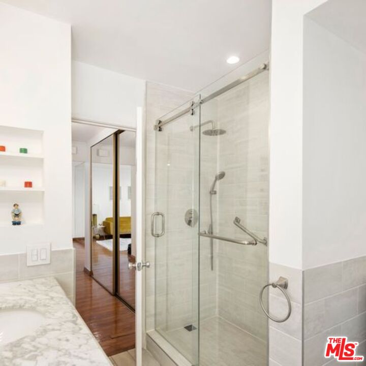 1735 N Fuller Ave Unit: 226