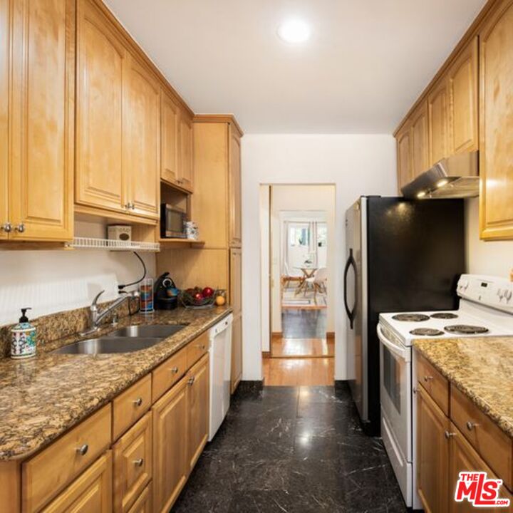 1735 N Fuller Ave Unit: 226