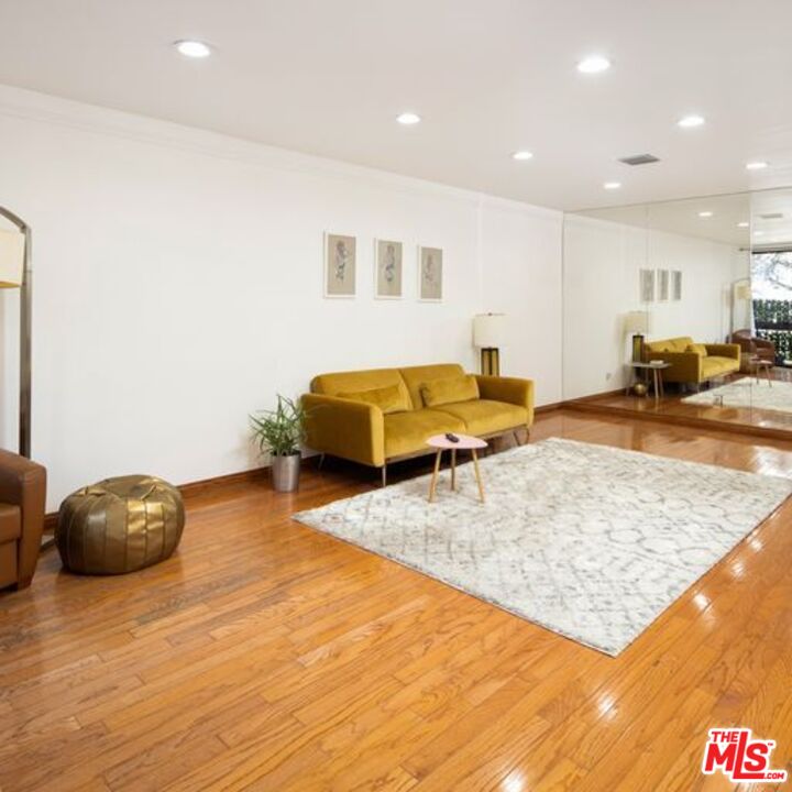 1735 N Fuller Ave Unit: 226