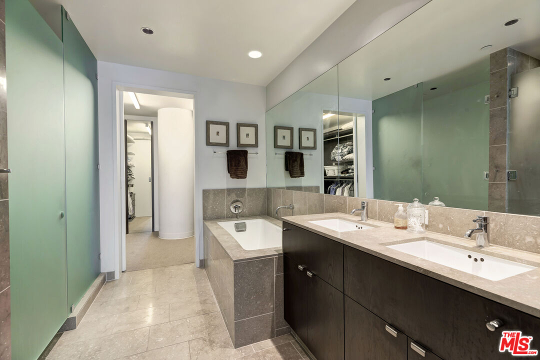 6250 Hollywood Blvd Unit: 8N