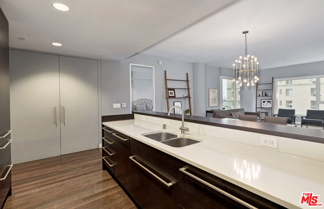 6250 Hollywood Blvd Unit: 8N