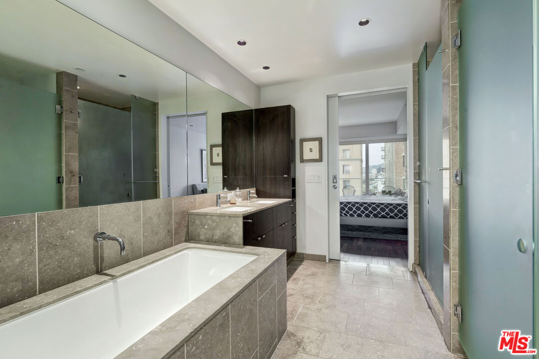 6250 Hollywood Blvd Unit: 8N