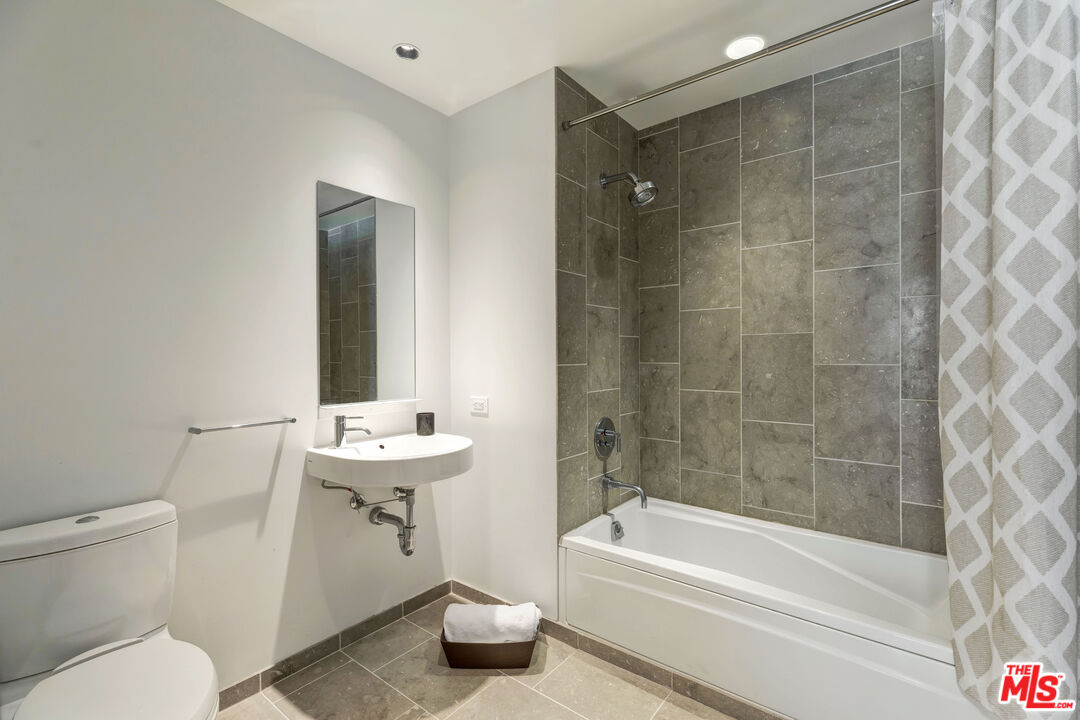 6250 Hollywood Blvd Unit: 8N