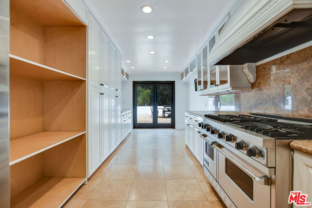 9572 Stuart Ln