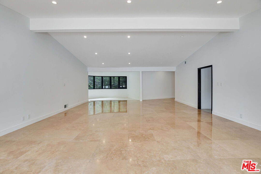 9572 Stuart Ln