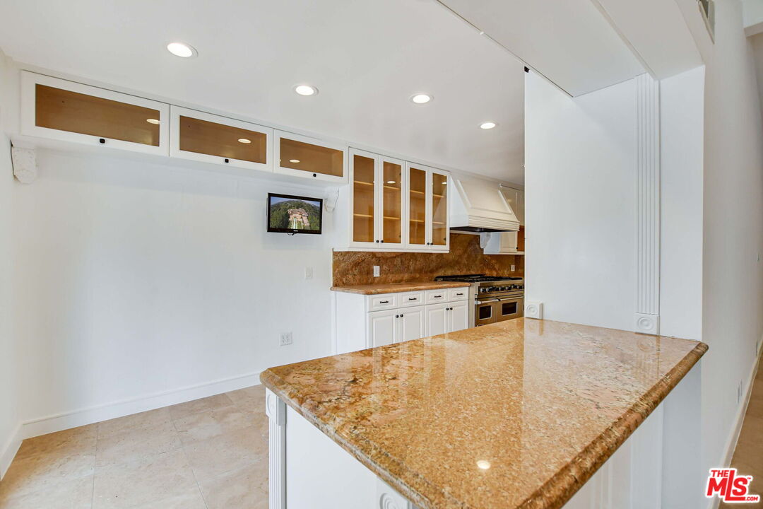 9572 Stuart Ln