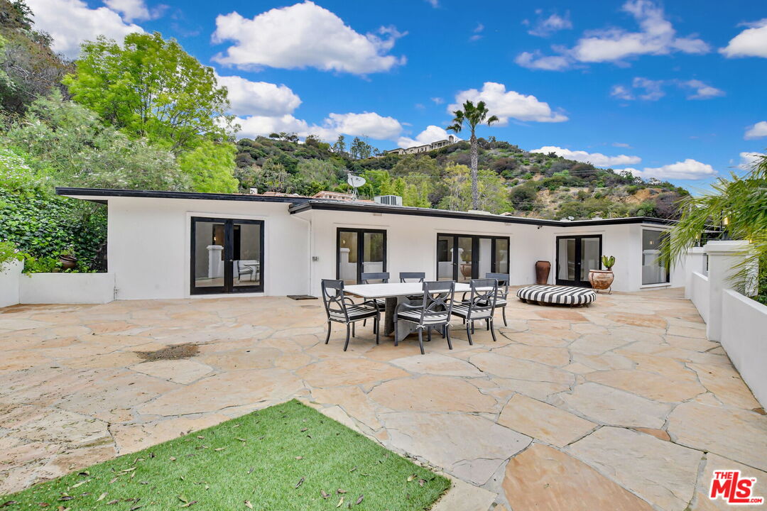 9572 Stuart Ln