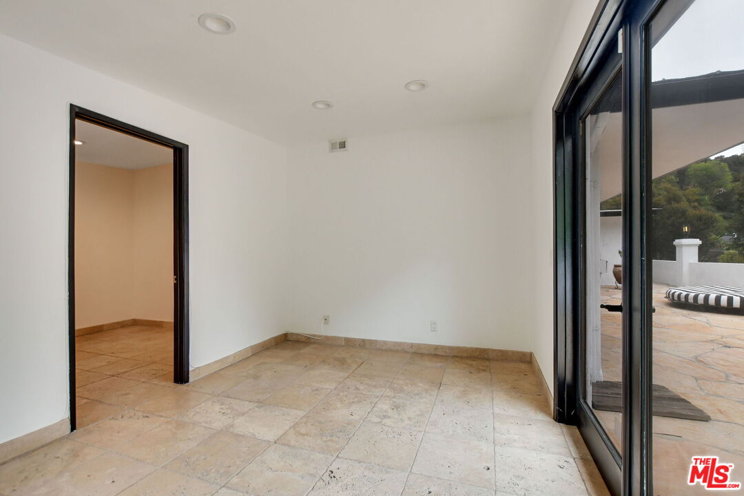 9572 Stuart Ln