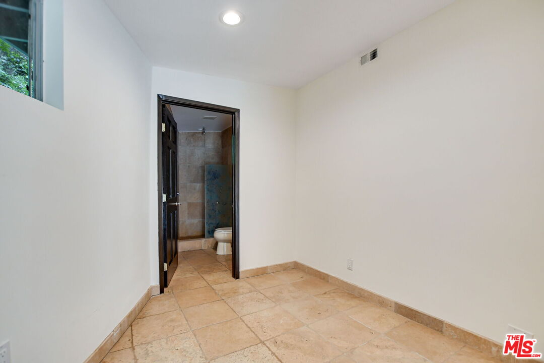 9572 Stuart Ln