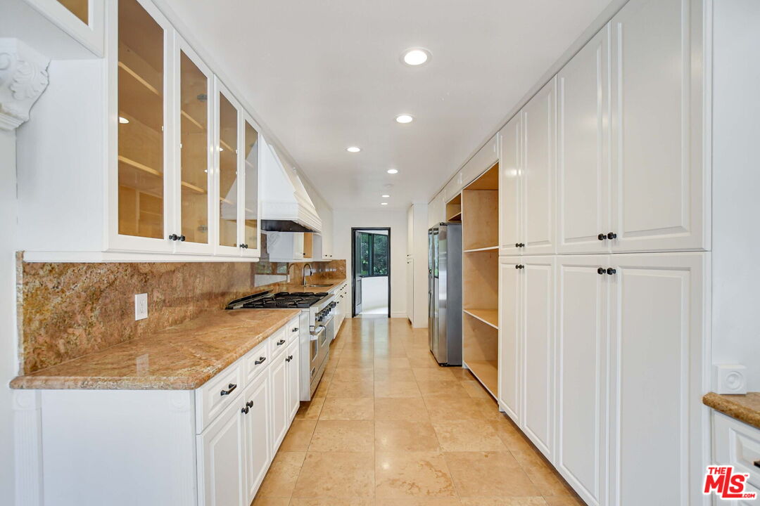 9572 Stuart Ln
