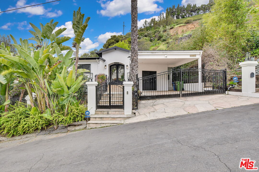 9572 Stuart Ln