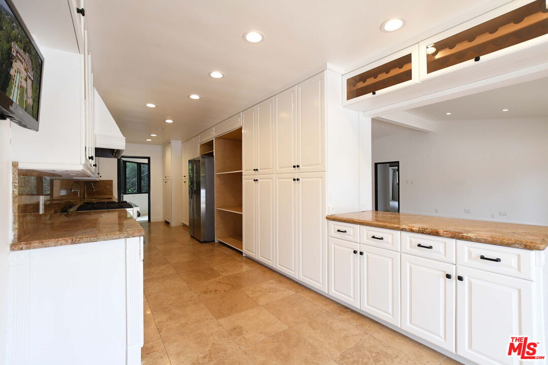 9572 Stuart Ln