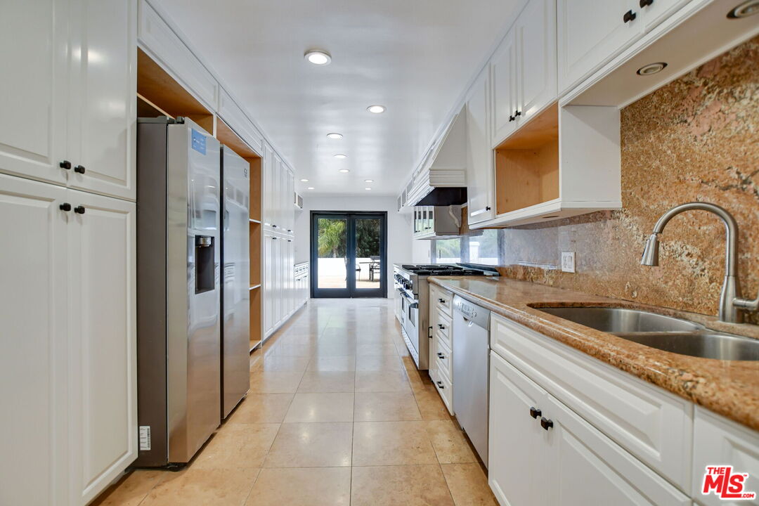 9572 Stuart Ln