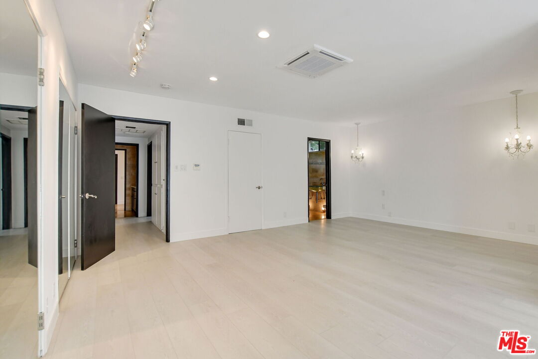 9572 Stuart Ln