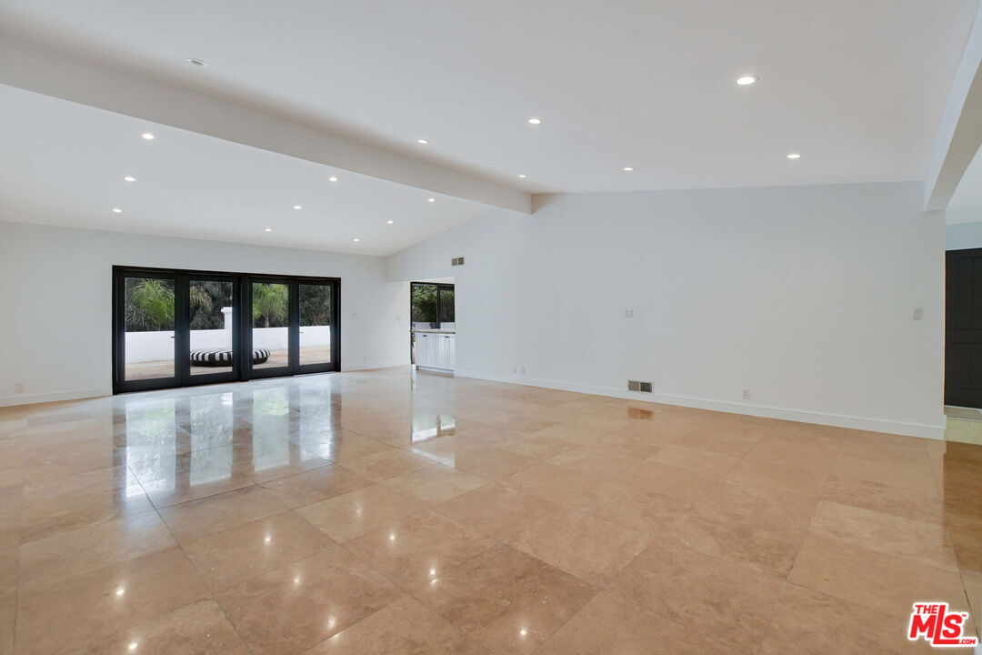 9572 Stuart Ln