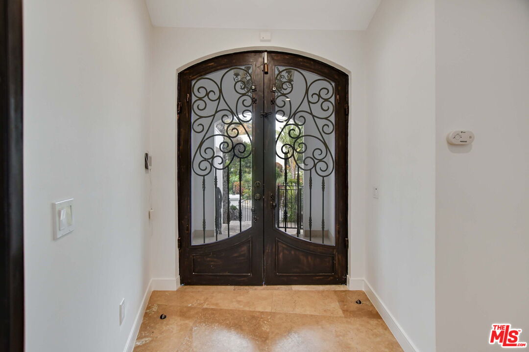 9572 Stuart Ln