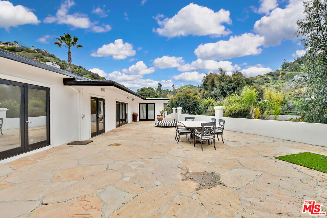 9572 Stuart Ln