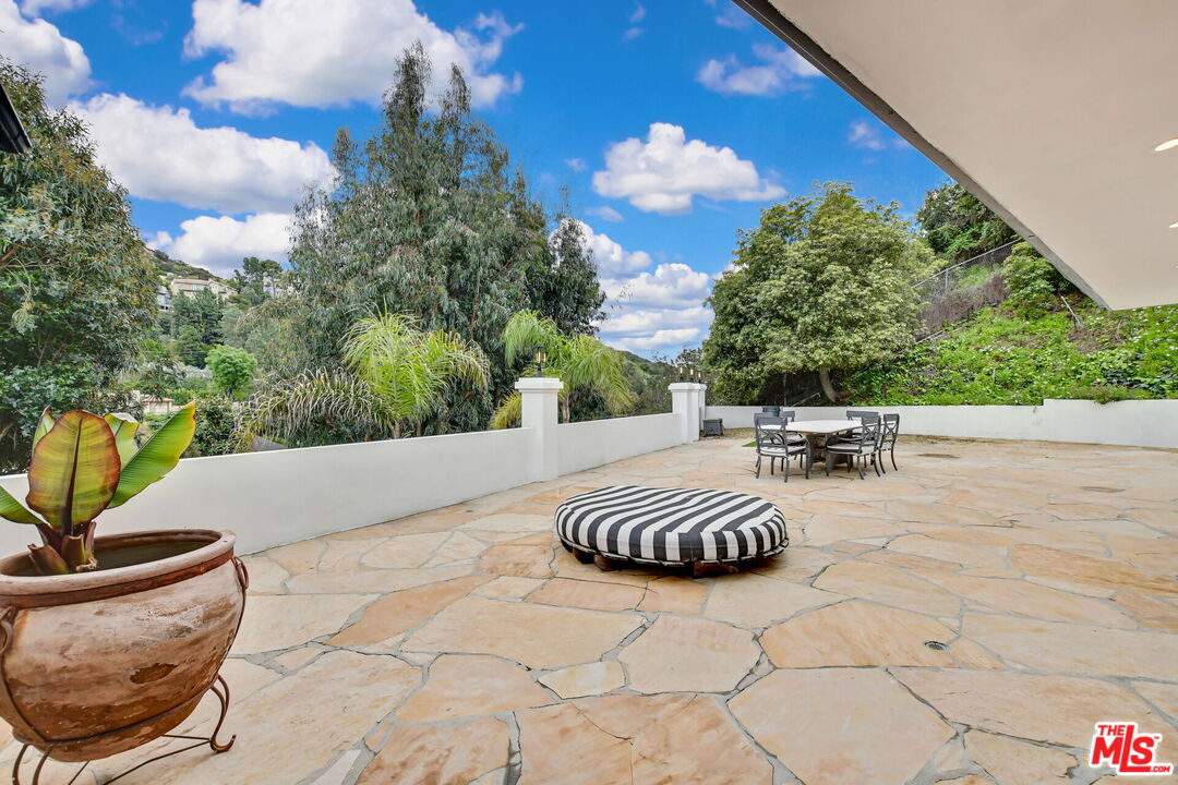 9572 Stuart Ln