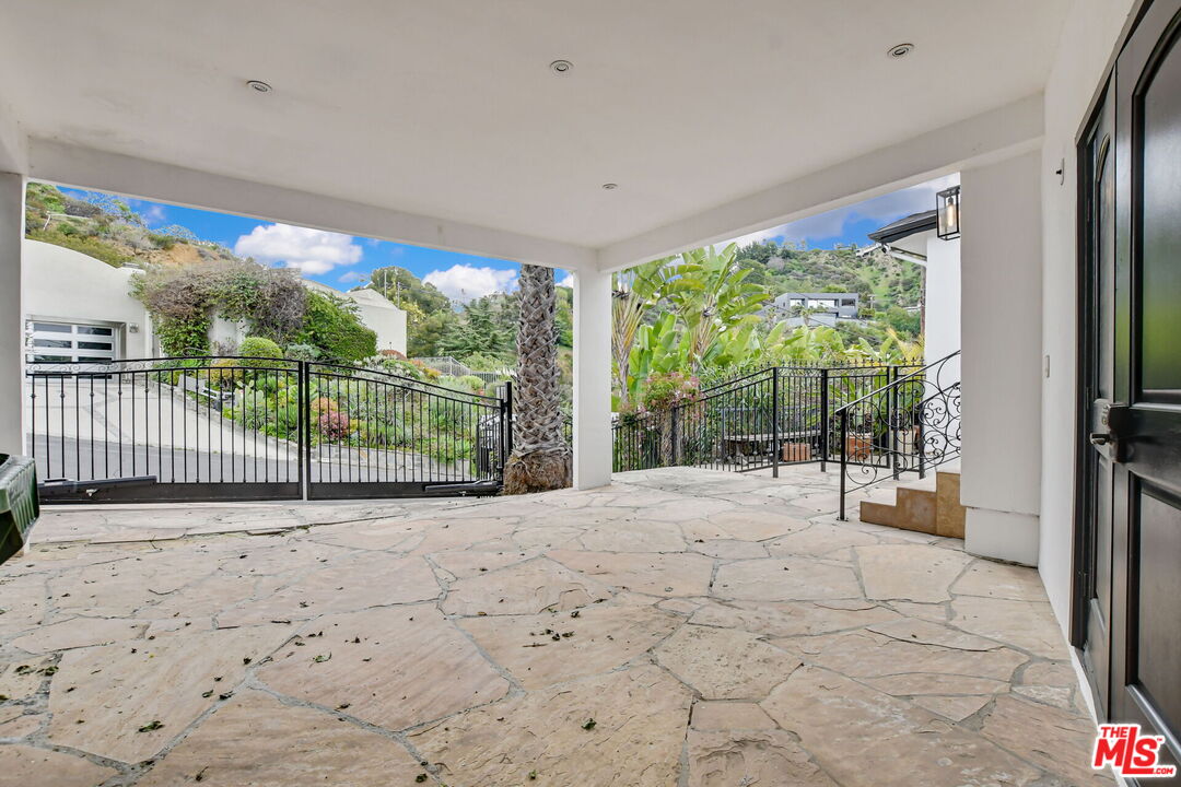 9572 Stuart Ln