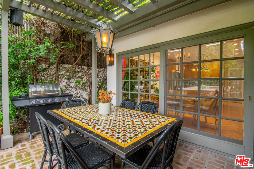 1727 Nichols Canyon Rd