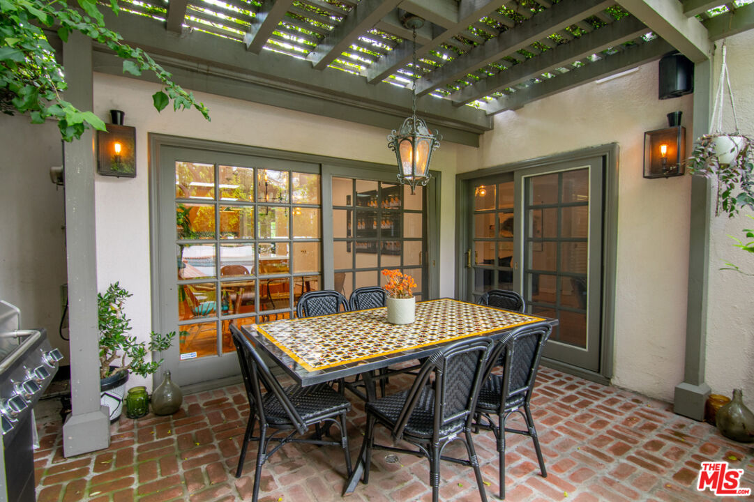 1727 Nichols Canyon Rd