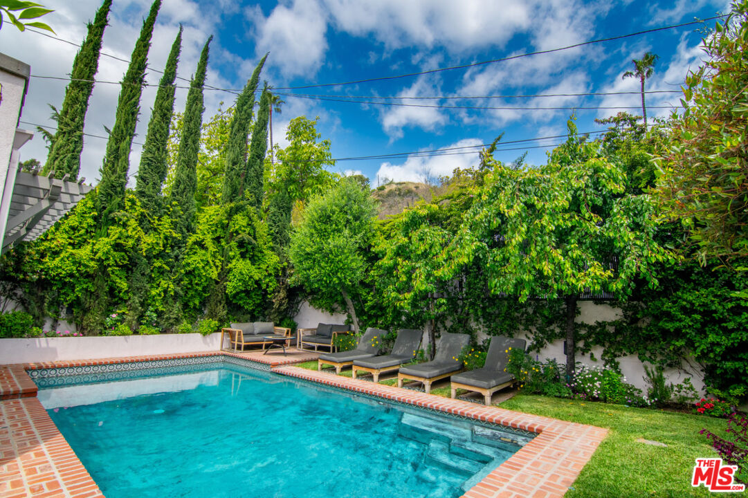 1727 Nichols Canyon Rd