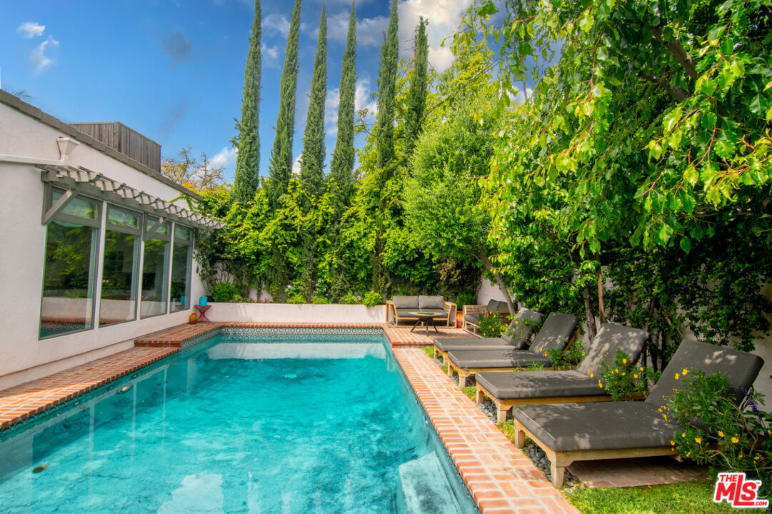 1727 Nichols Canyon Rd
