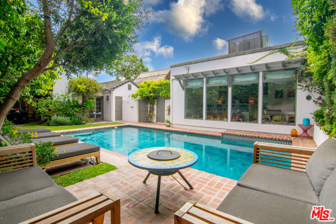 1727 Nichols Canyon Rd