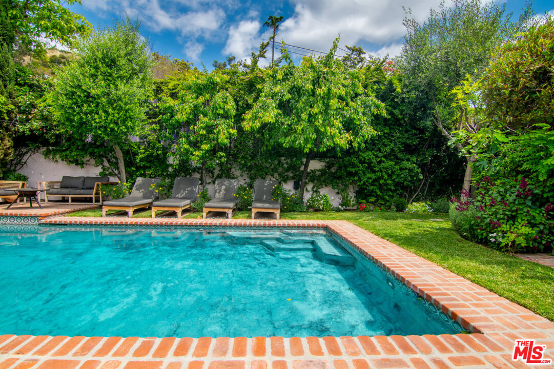 1727 Nichols Canyon Rd
