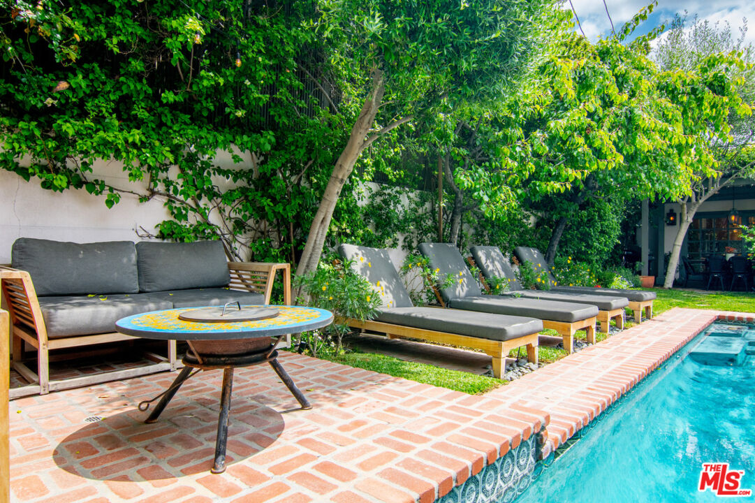 1727 Nichols Canyon Rd