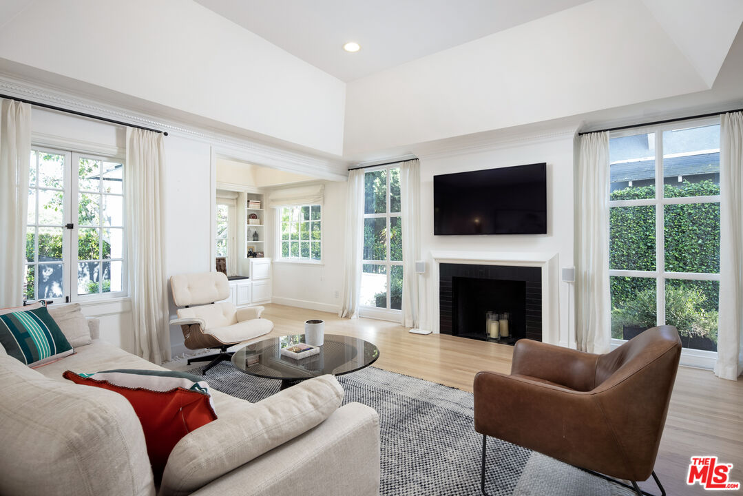 335 Huntley Dr