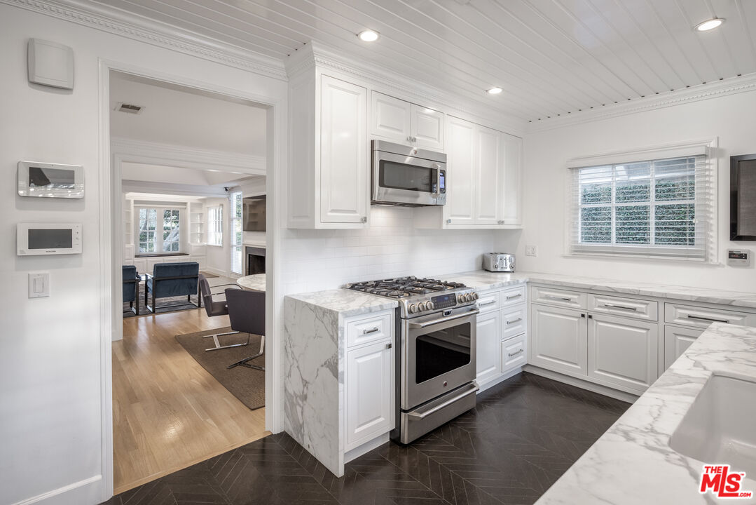 335 Huntley Dr