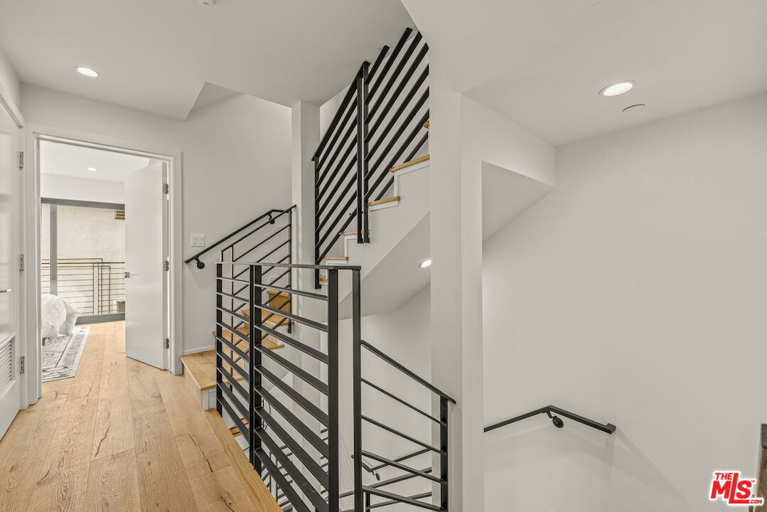 1221 N Detroit St Unit: 3