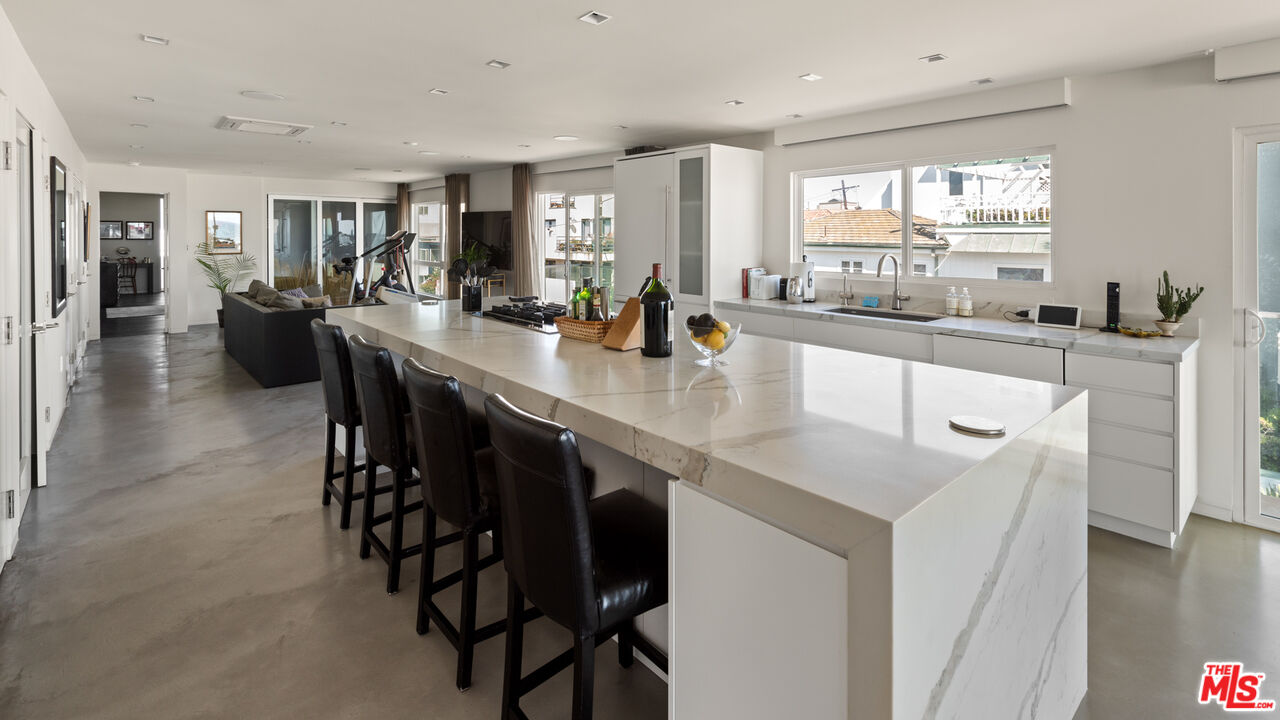 1 Driftwood St Unit: 3