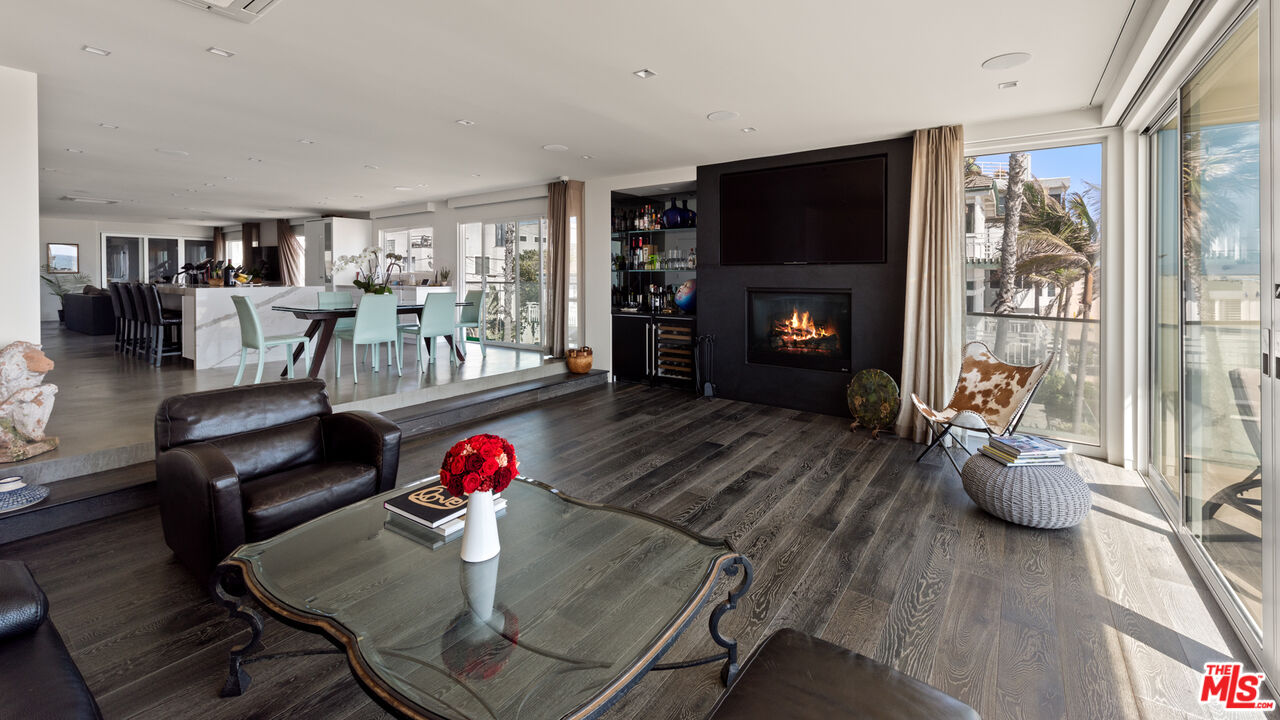 1 Driftwood St Unit: 3