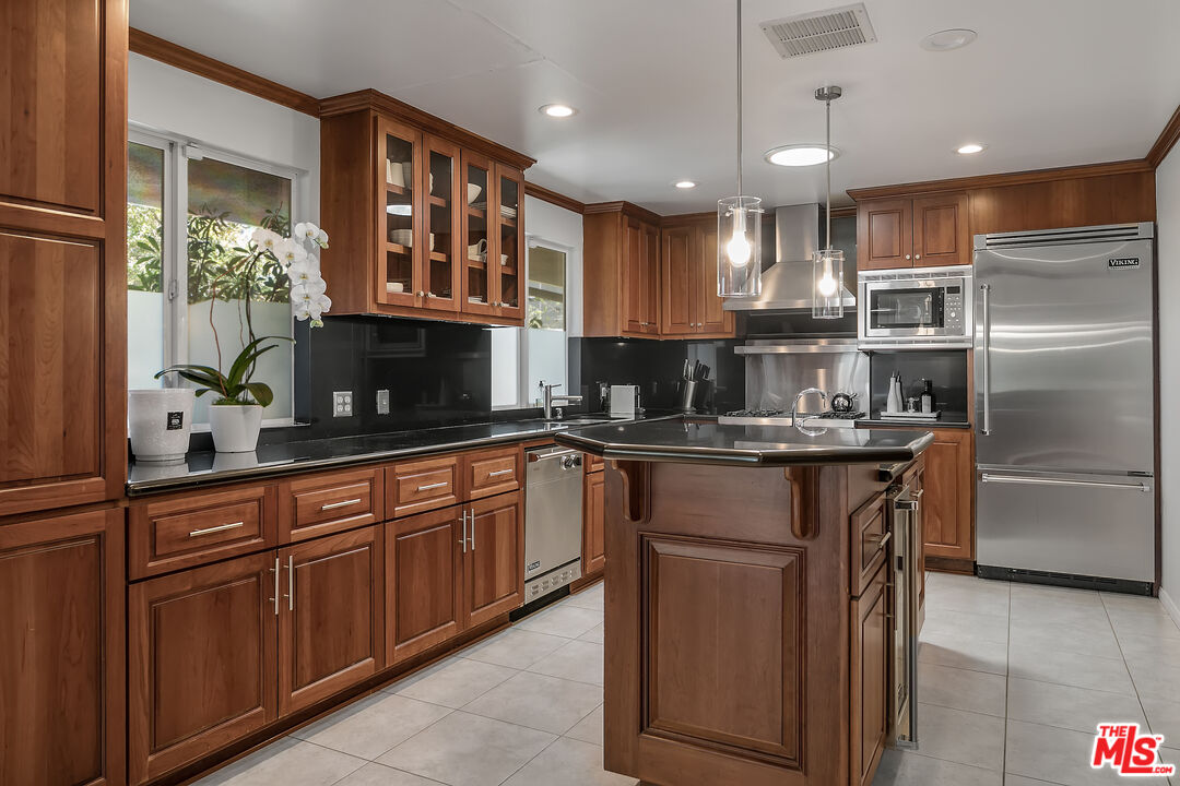 9400 Eden Dr