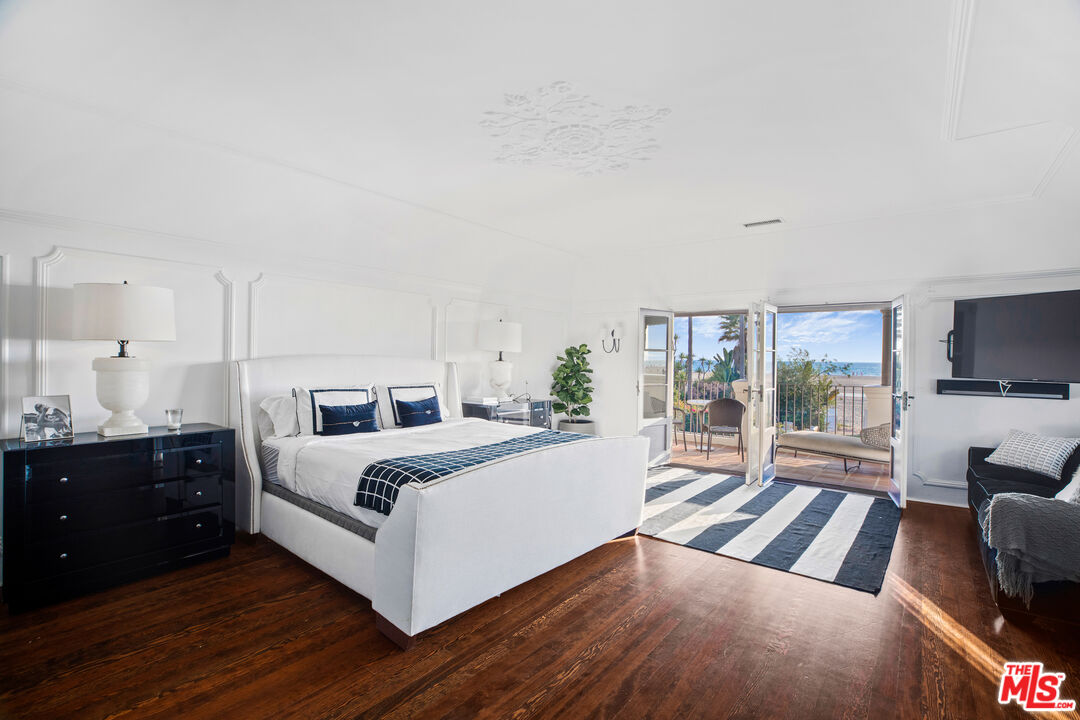 1020 Palisades Beach Rd