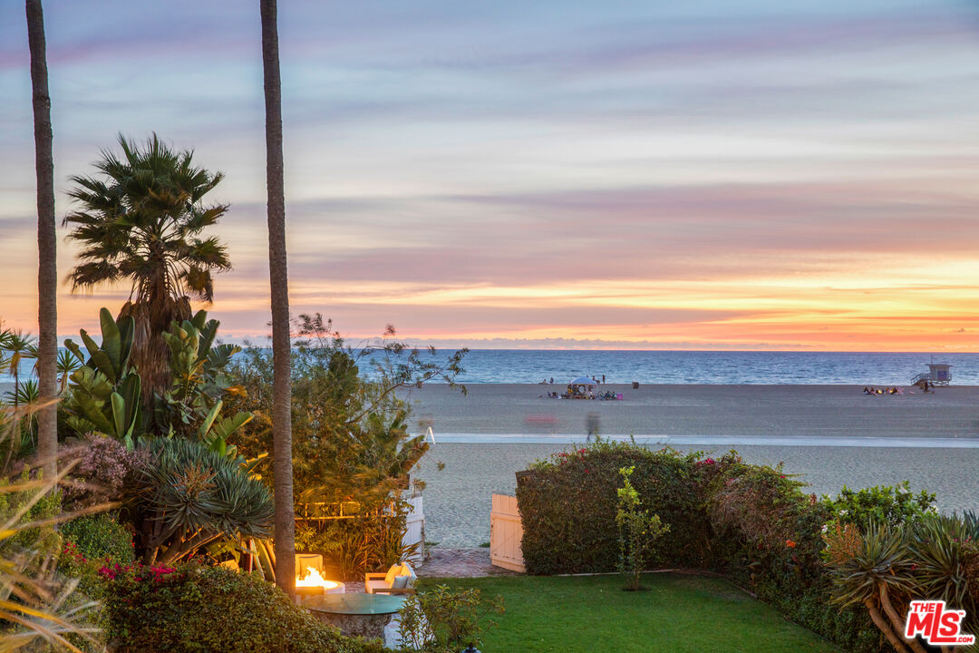 1020 Palisades Beach Rd