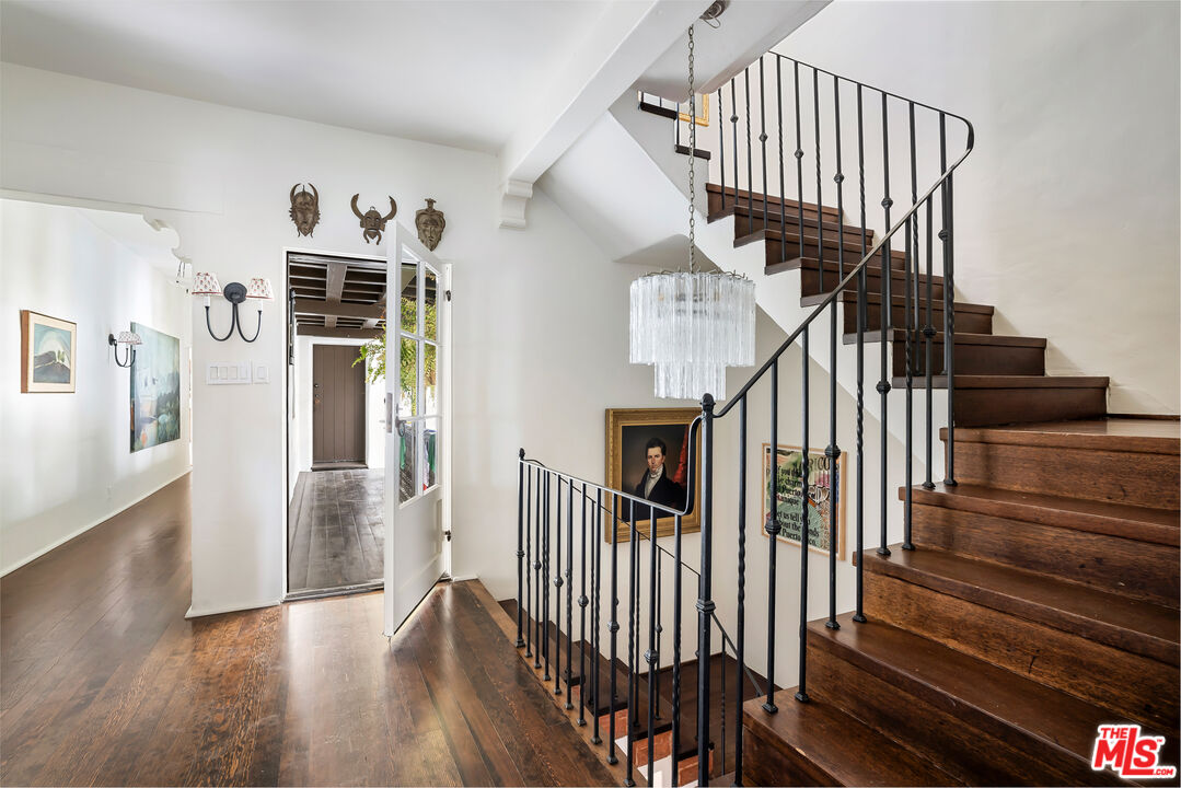 1020 Palisades Beach Rd